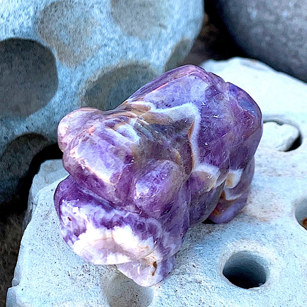 AMETHYST PIG CARVED 1 1/2 INCH POLISHED HEALING STONE WITH CHEVRON NEW